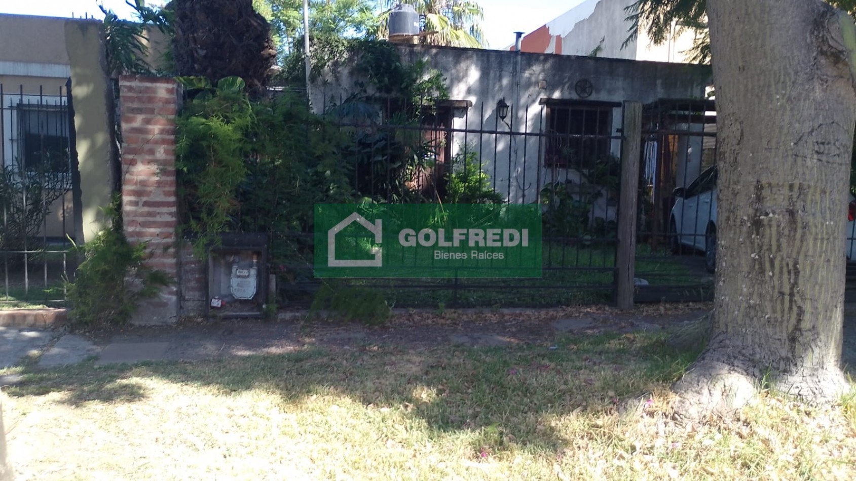 Propiedad en amplio lote