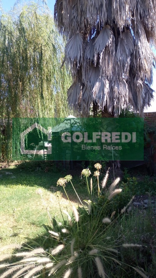 Propiedad en amplio lote