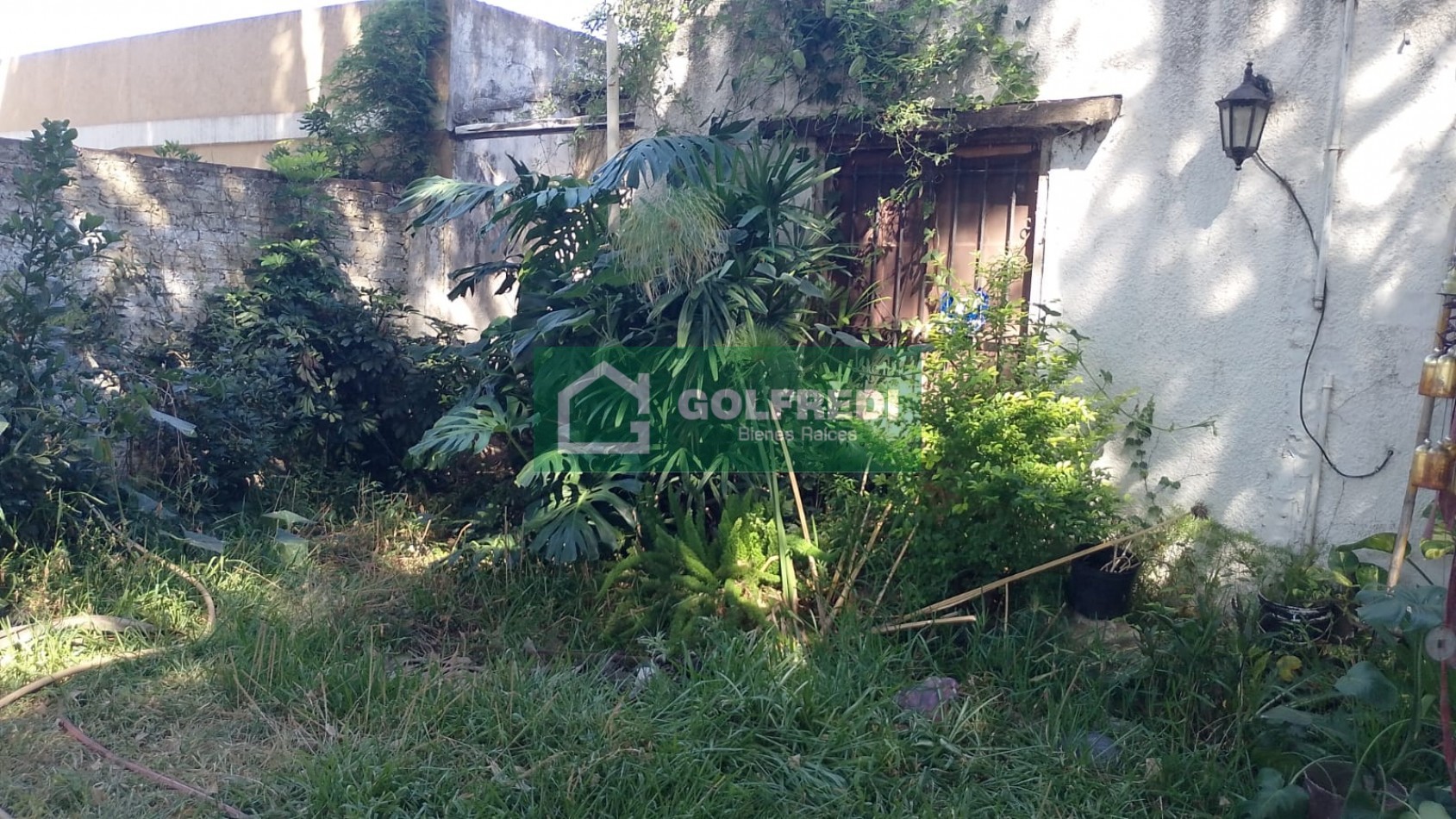 Propiedad en amplio lote