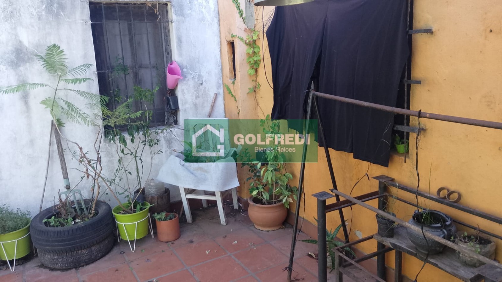 Propiedad en amplio lote