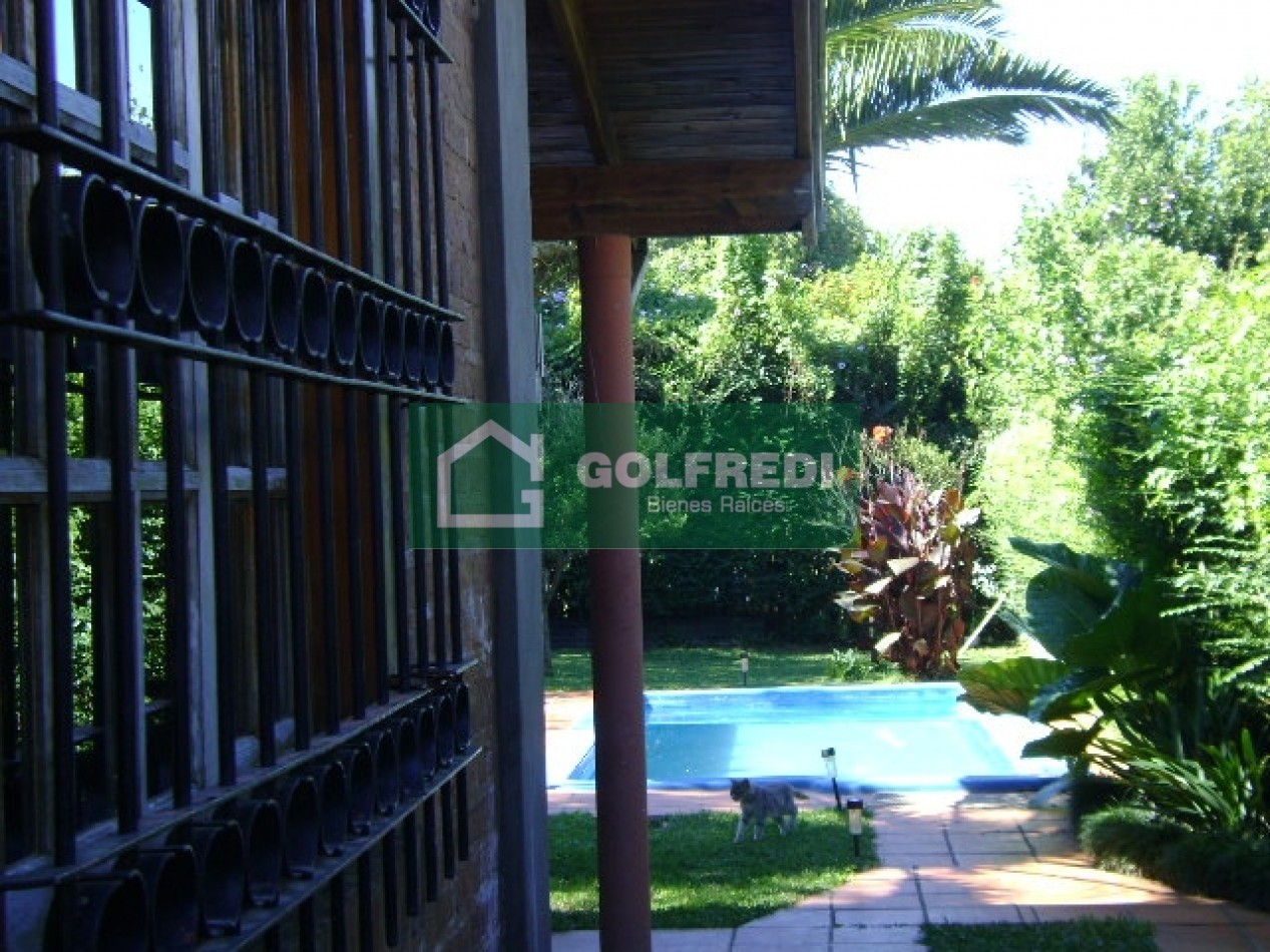 Casa de 5 ambientes en Benavidez Centro