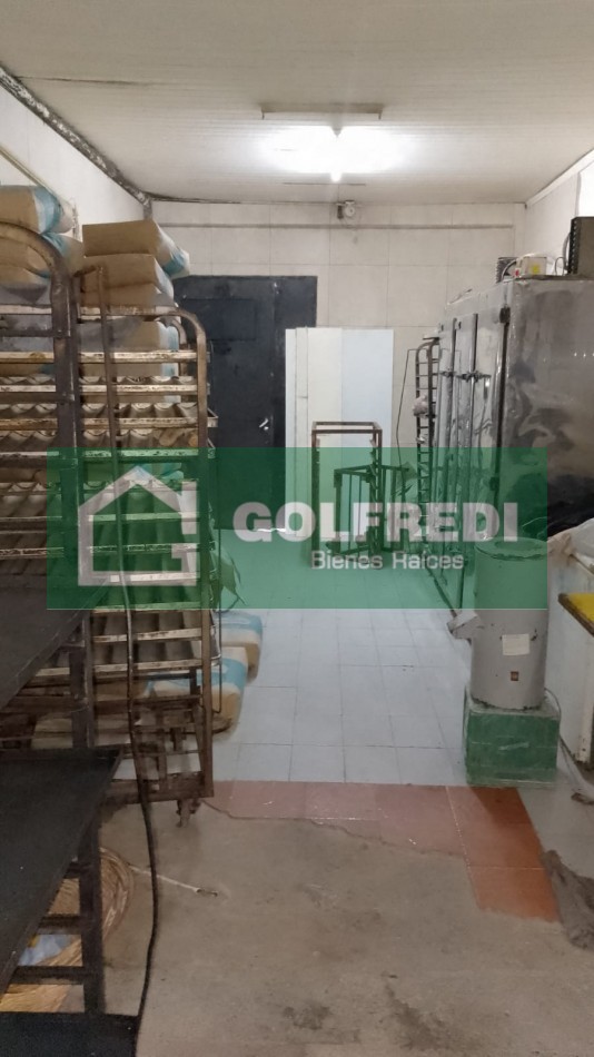 Local, Deposito y Departamentos en Bloque