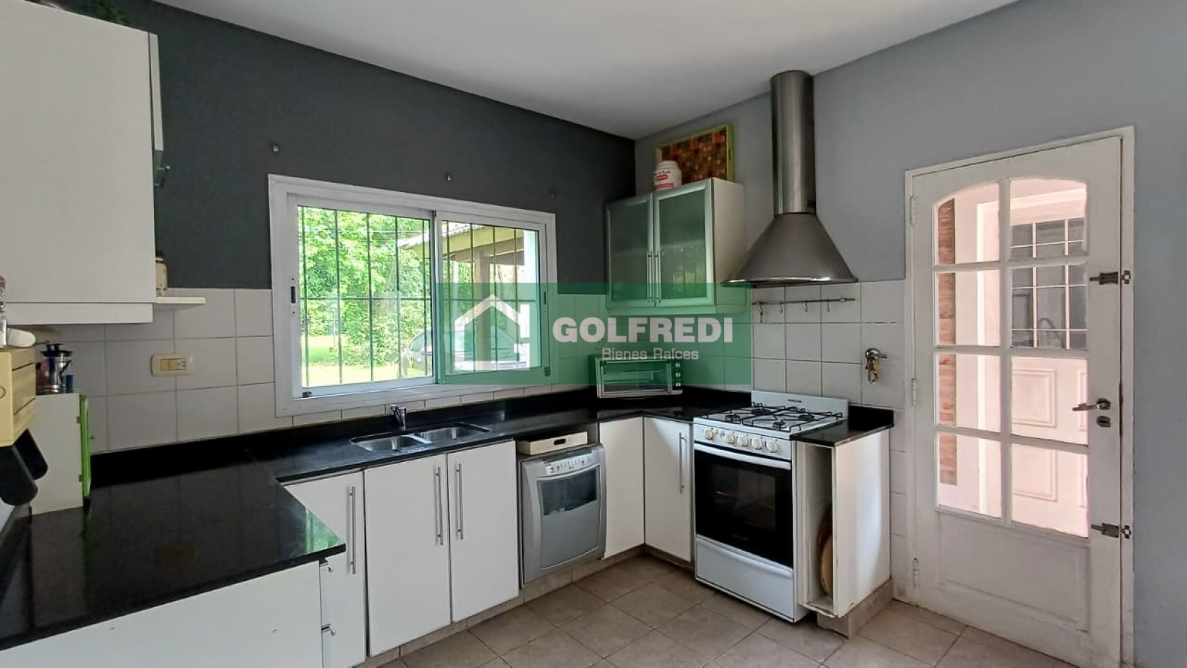 Casa 4 ambientes en Barrio Cerrado