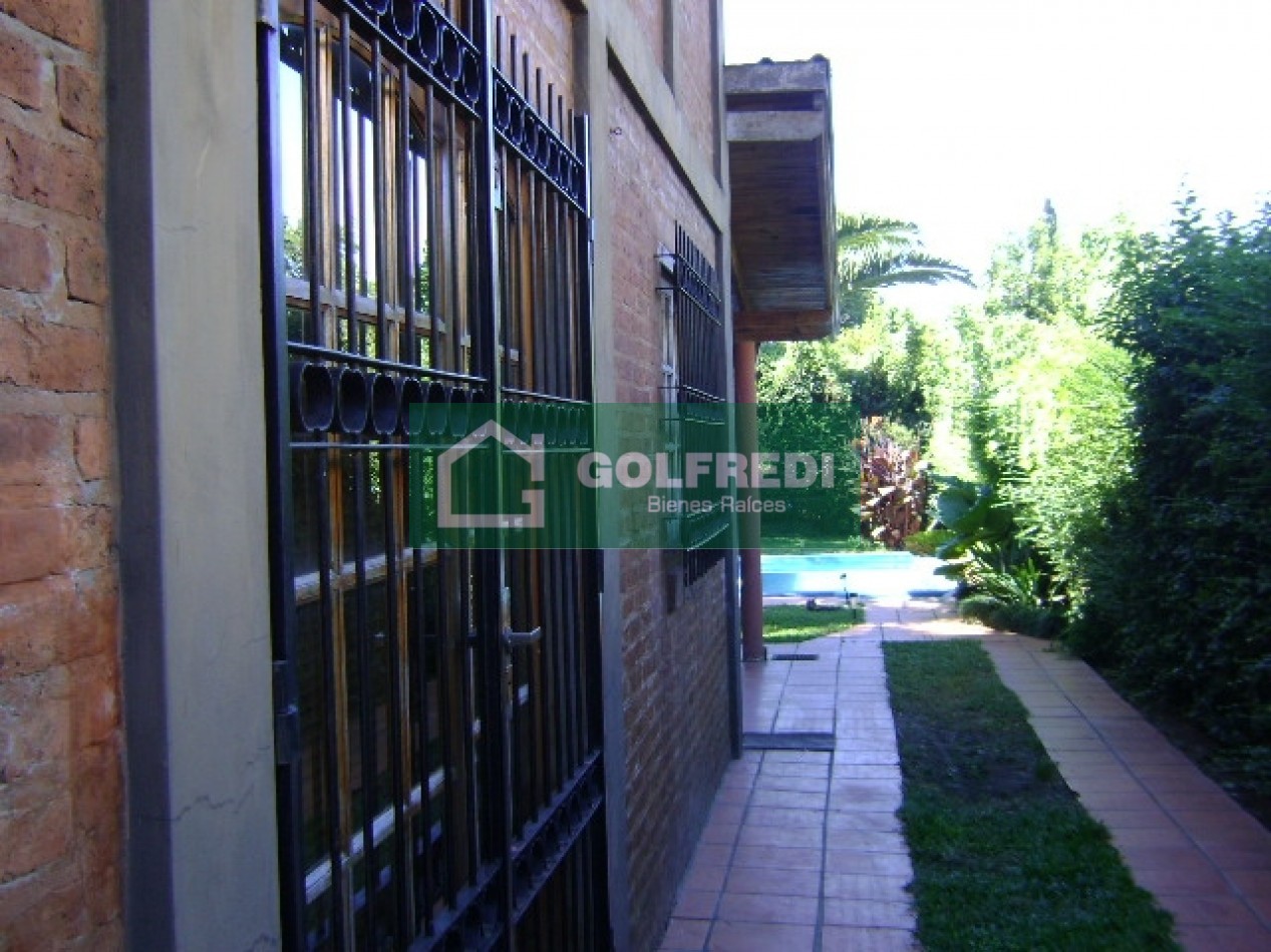 Casa de 5 ambientes en Benavidez Centro