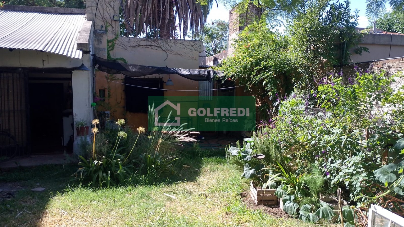 Propiedad en amplio lote