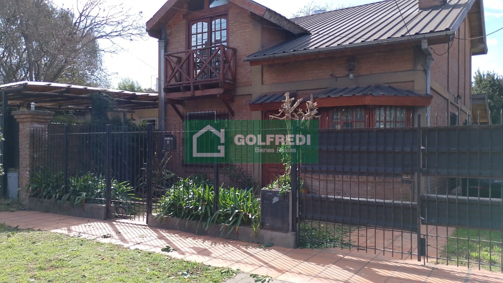 Casa de 5 ambientes en Benavidez Centro