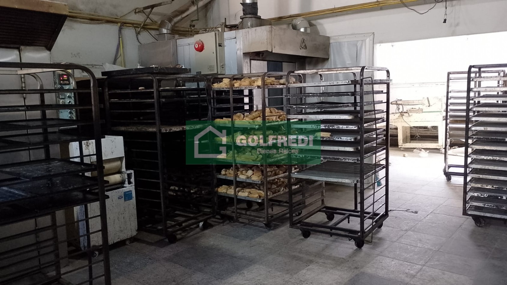 Local, Deposito y Departamentos en Bloque