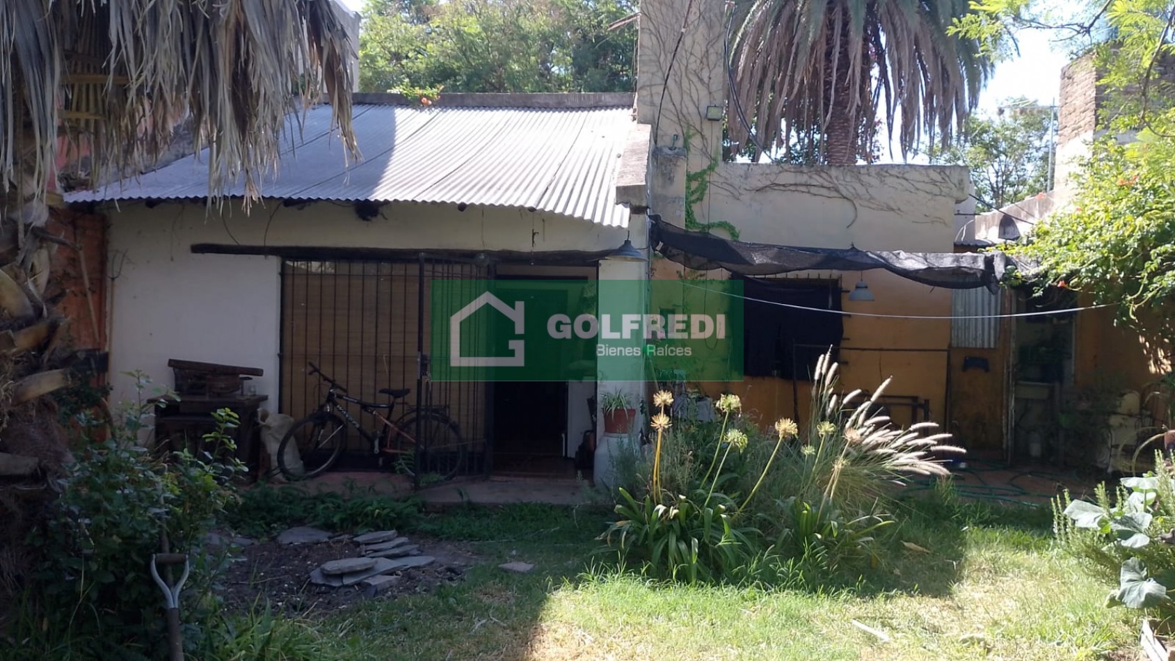 Propiedad en amplio lote