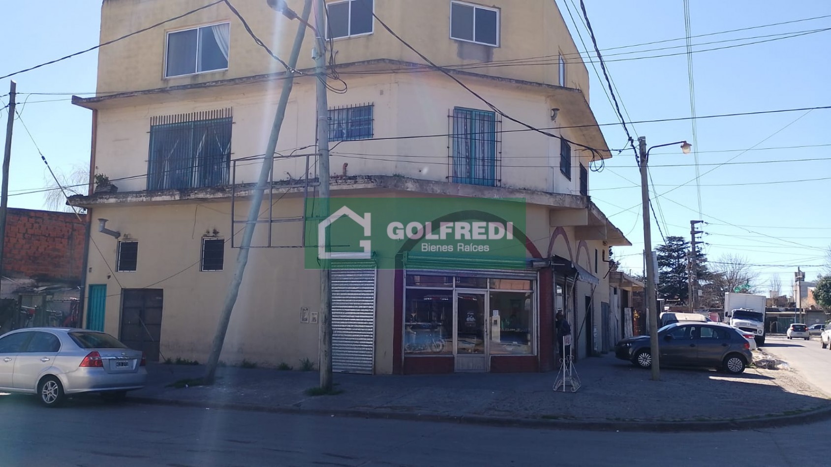 Local, Deposito y Departamentos en Bloque