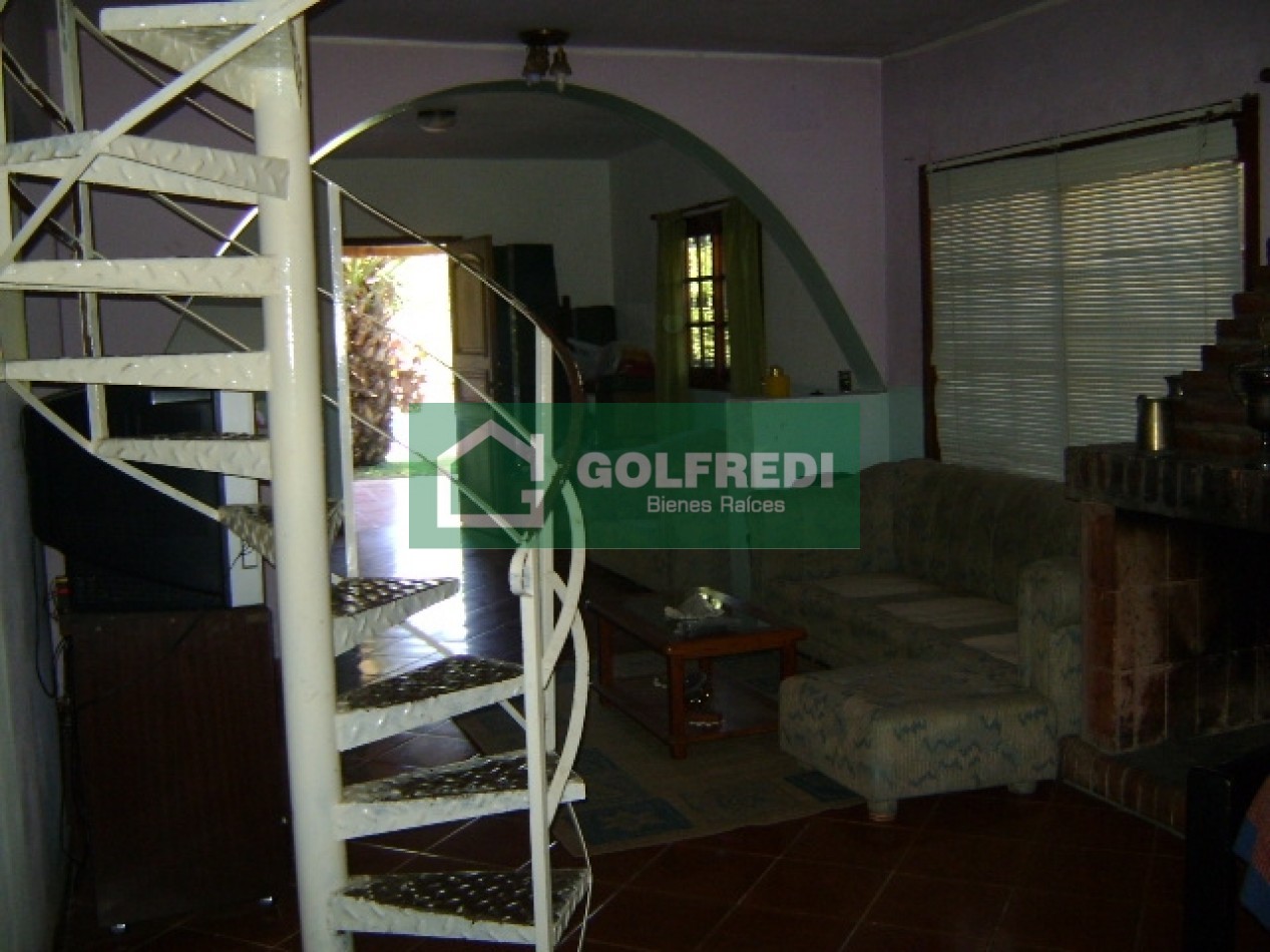 Casa de 5 ambientes en Benavidez Centro